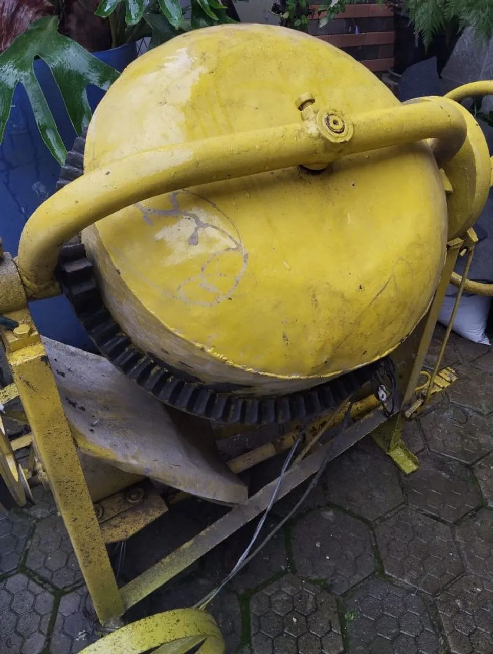 Fischer Concrete Mixer
125 Liters
1 HP Motor
Good Condition
1.000