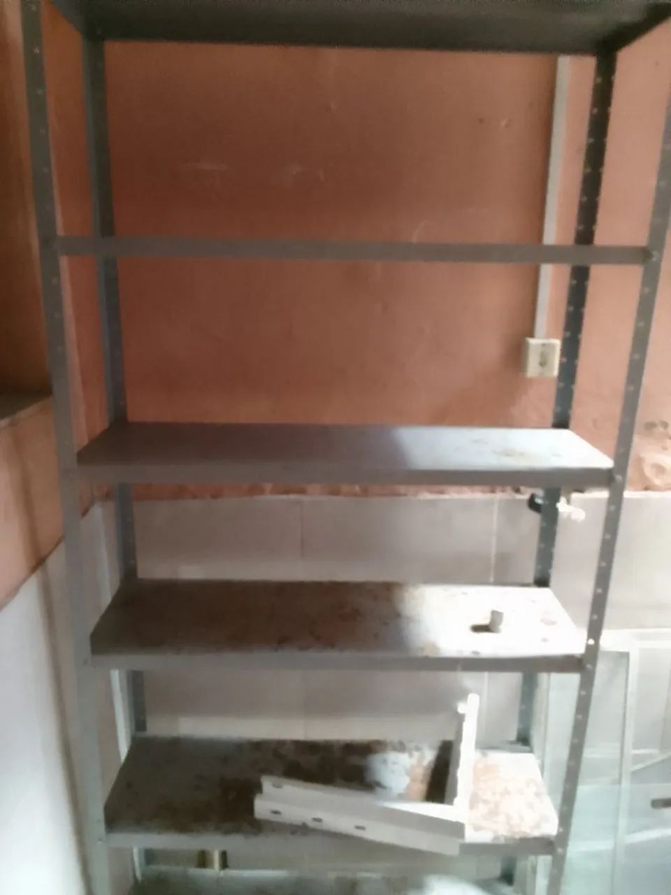 Prateleira de metal para comércio