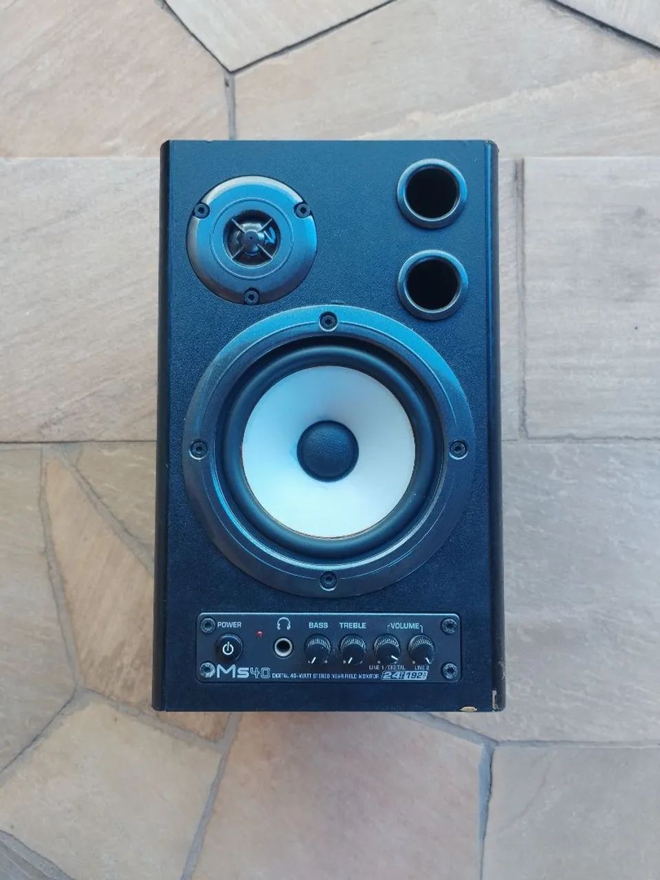 Monitor de Estúdio Behringer MS40 