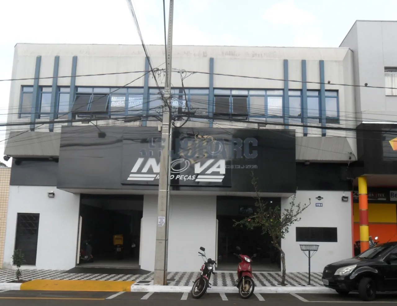 Sala comercial para alugar por R$ 4000.00, 385.18 m2 - CENTRO - APUCARANA/PR
