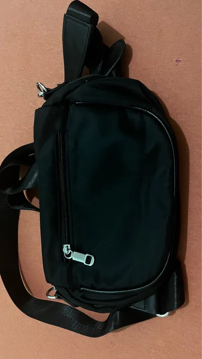Bolsa pochete preta lateral