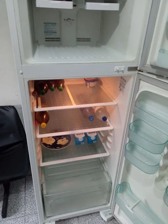 Geladeira Frost Free Electrolux Df 37  - Foto 4