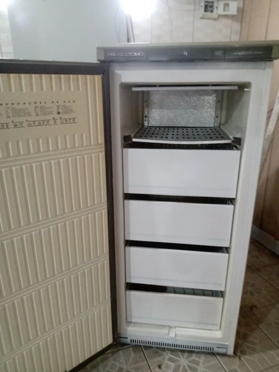 Freezer Vertical - Espaçoso e Eficiente