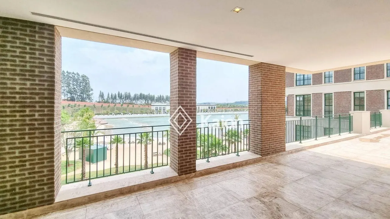 Apartamento com 3 suítes e vista para a piscina de ondas à venda no Boa Vista Village em P