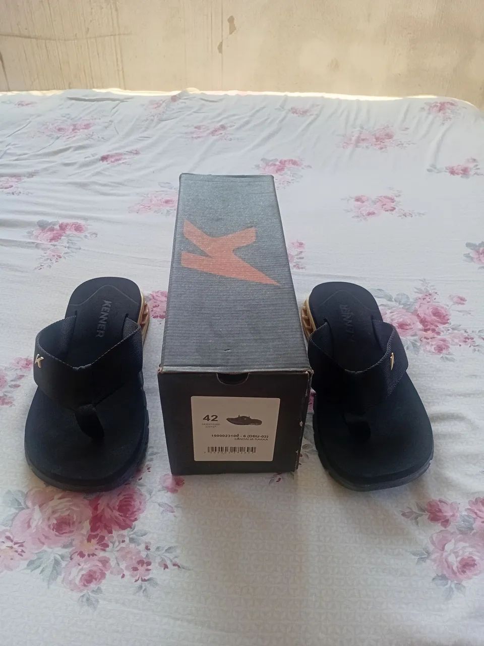 Sandália Kenner Original - Preto e Dourado - Foto 4