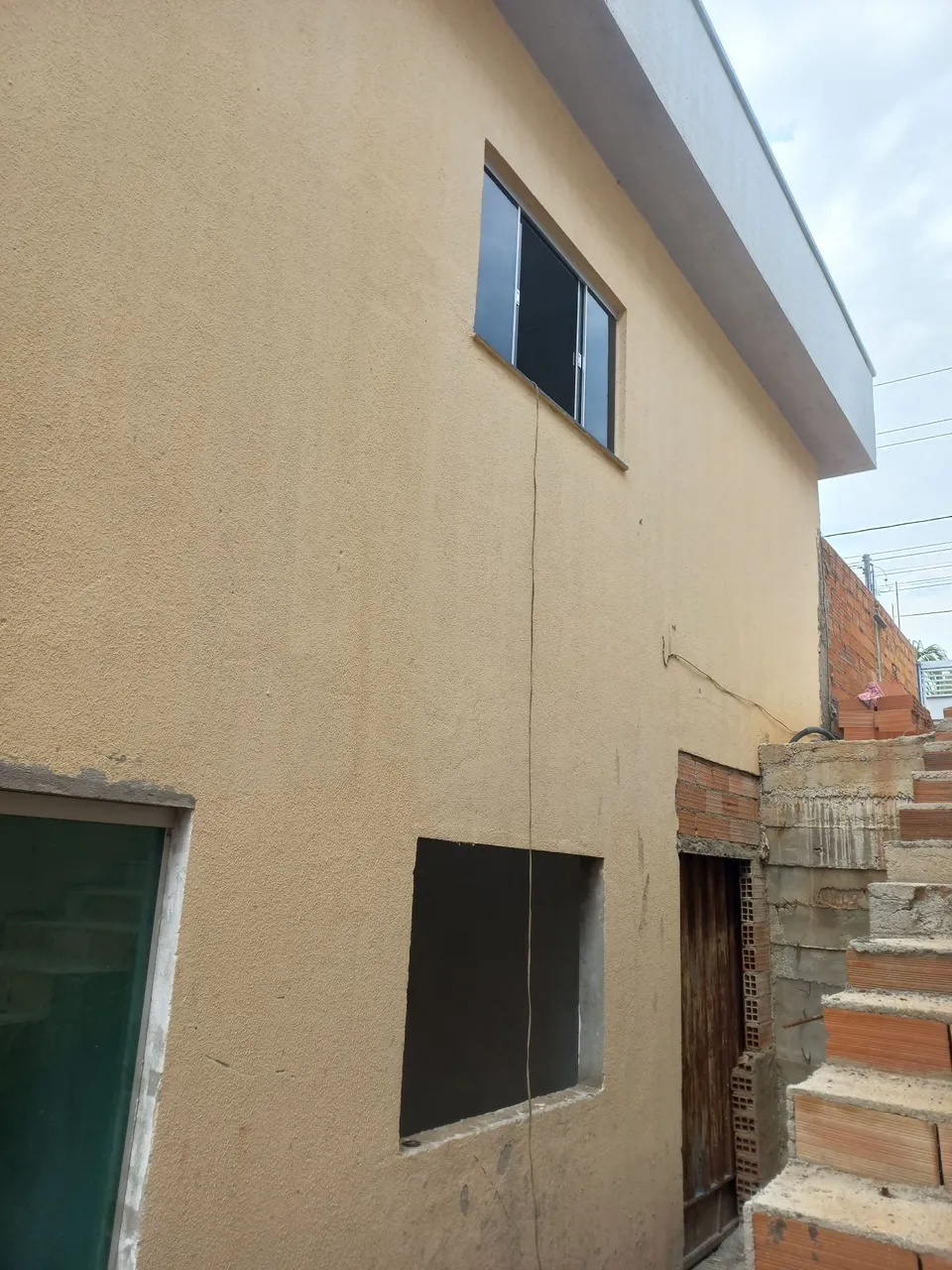 Sobrado de 6 quartos em Goiânia troca 