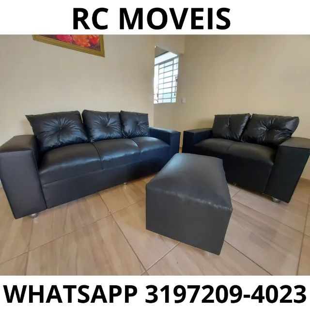 Sofá 3 e 2 Lugares com Puff em Couro Sintético - Conforto e Durabilidade