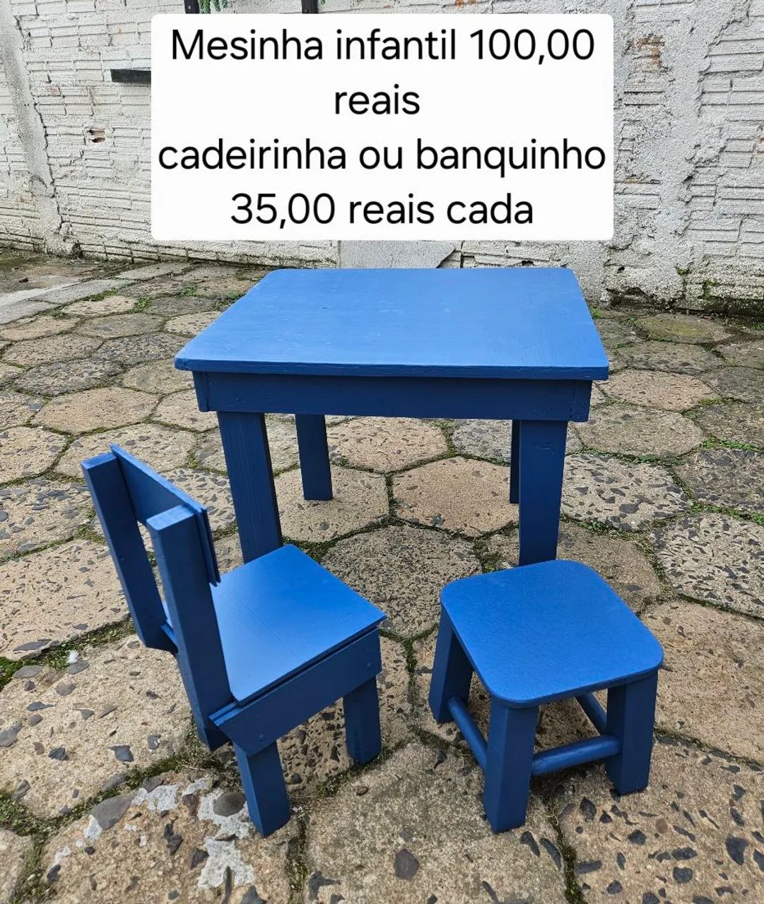 Mesa infantil, cadeirinha e banquinho 