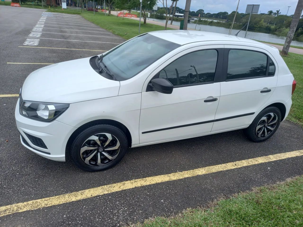 VW GOL 1.0 flex G 8 completo