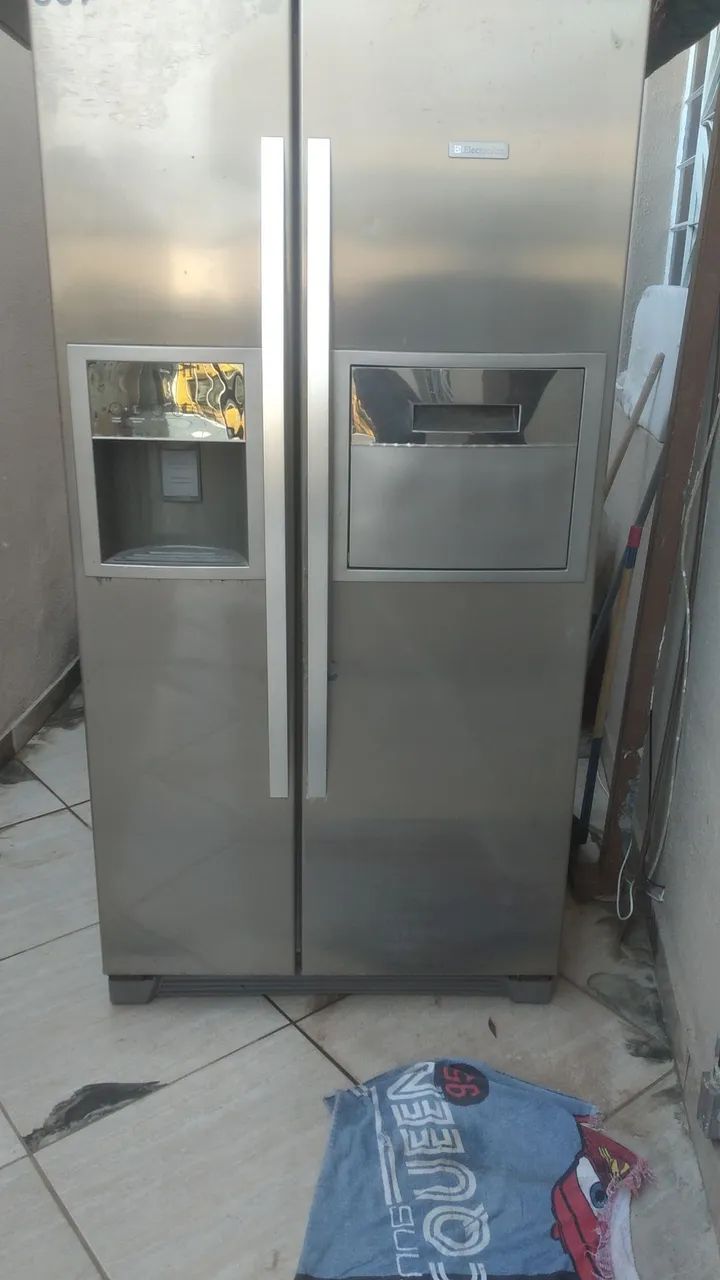 LGeladeira Electrolux side by side com defeito 
