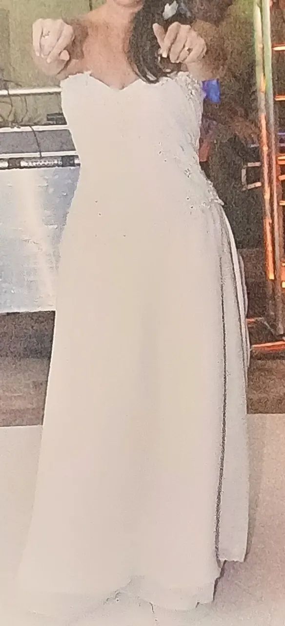 Lindo vestido de noiva com enfeites para o cabelo - Foto 3