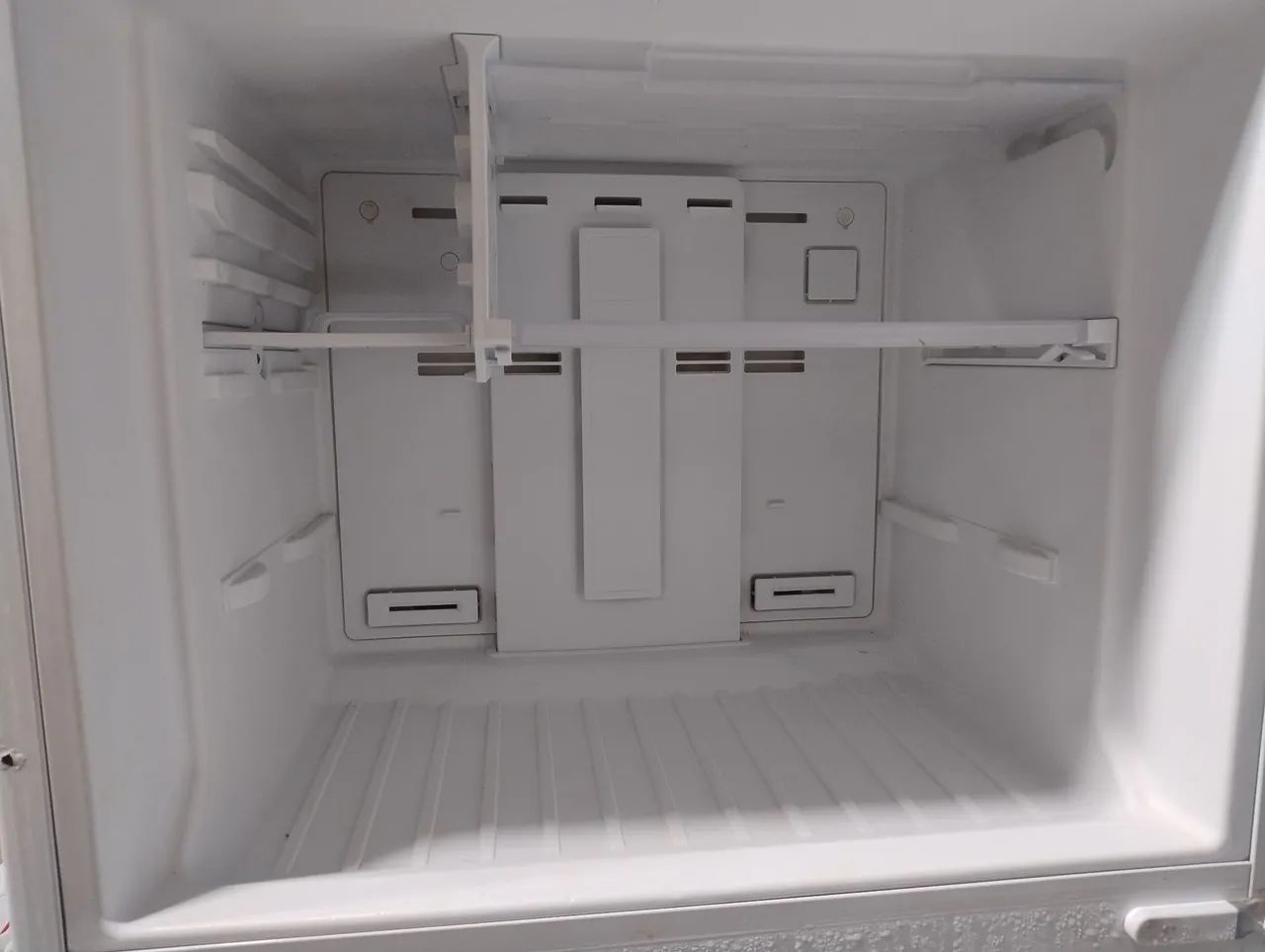 Vendo geladeira Eletrolux  - Foto 2