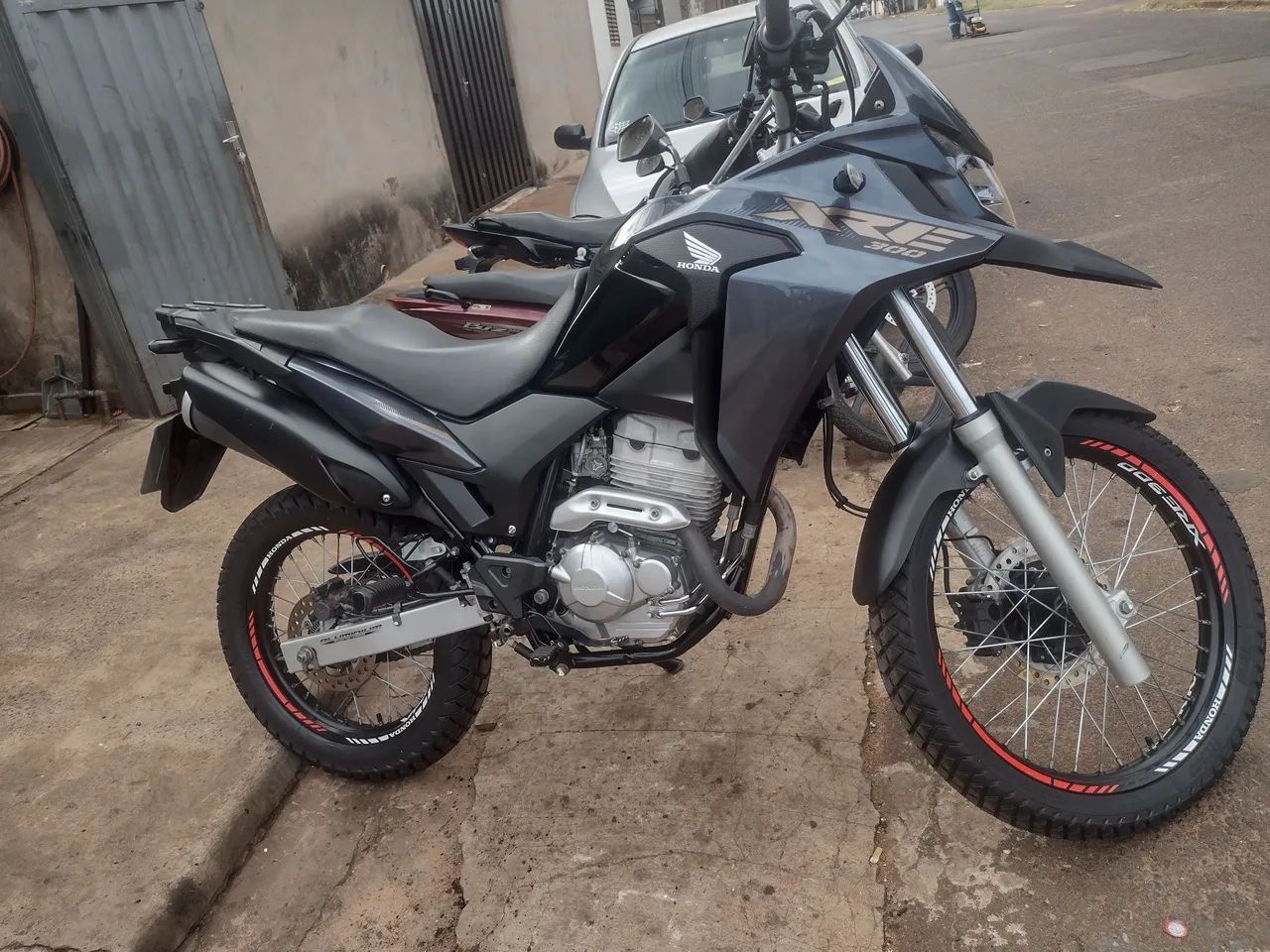 XRE 300 ano 2023