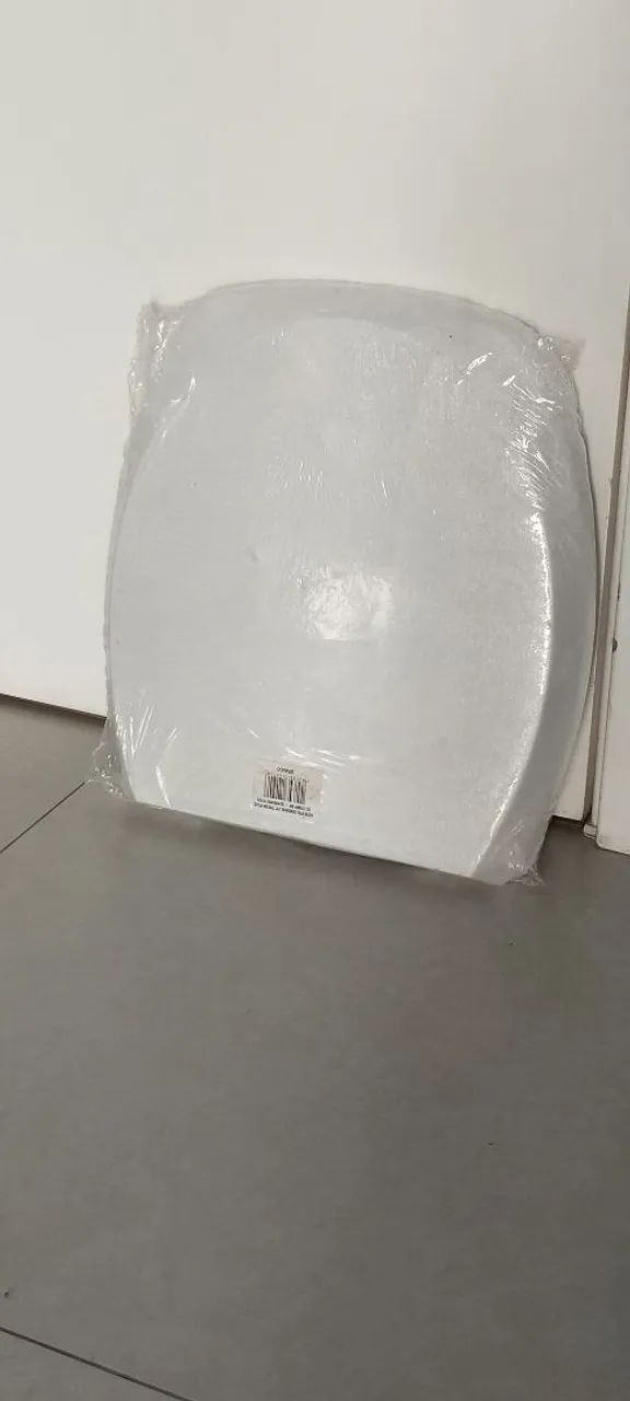 Assento de vaso sanitário branco - Foto 2