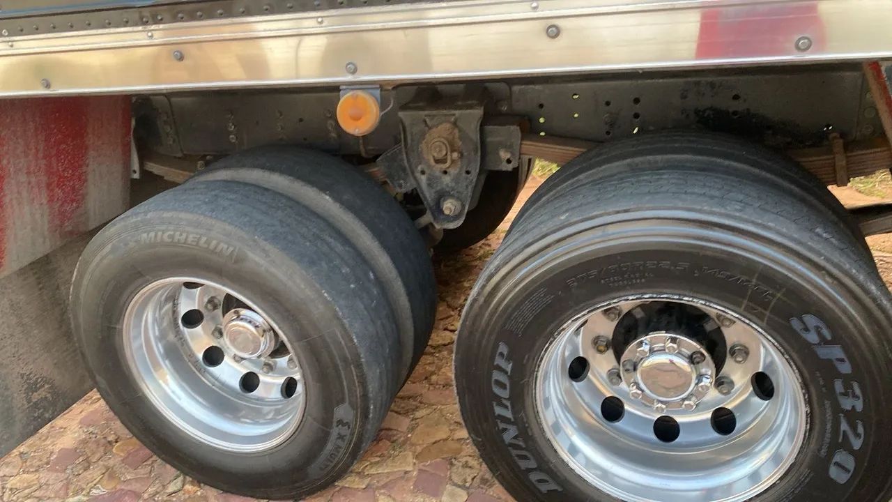 VENDO VOLVO VM 260 ( CAPA DE REVISTA) - Foto 7