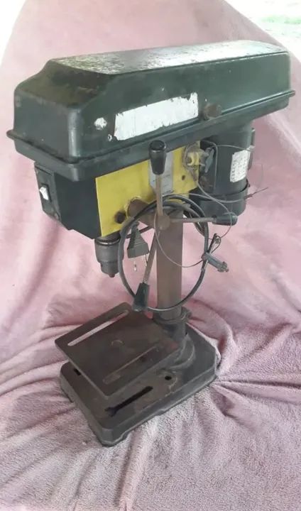 Furadeira De Bancada Ferrari 1/3cv Bivolt Mandril 13mm Usada