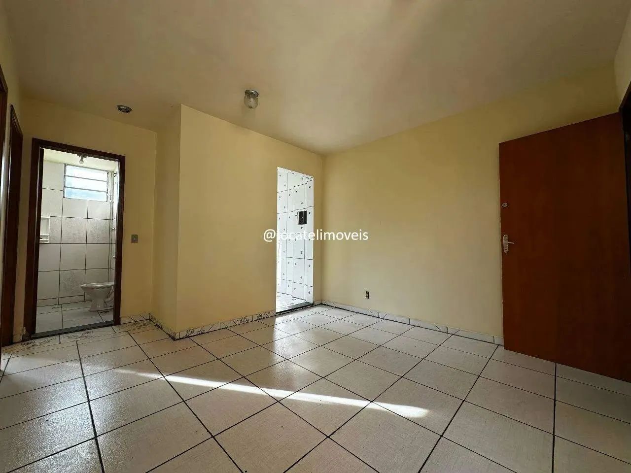 Apartamento de 02 quartos, no Bairro Milionários