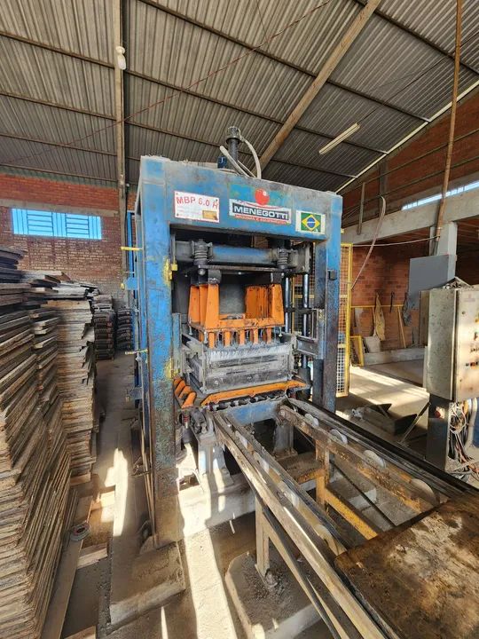 Máquina de Blocos e Paver Menegotti MBP 6