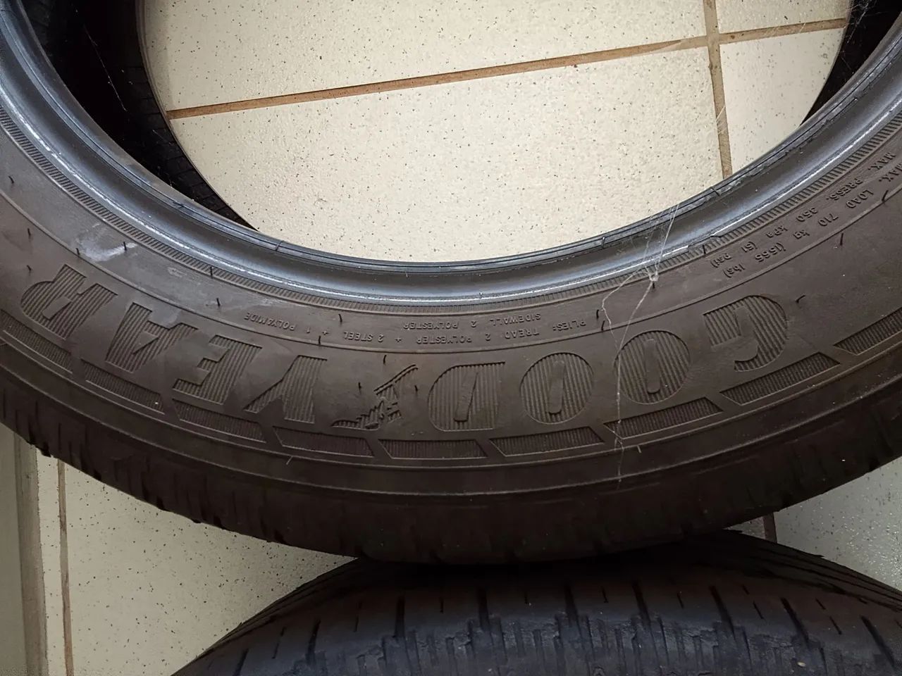 02 Pneus 215 60 R17 - Foto 3