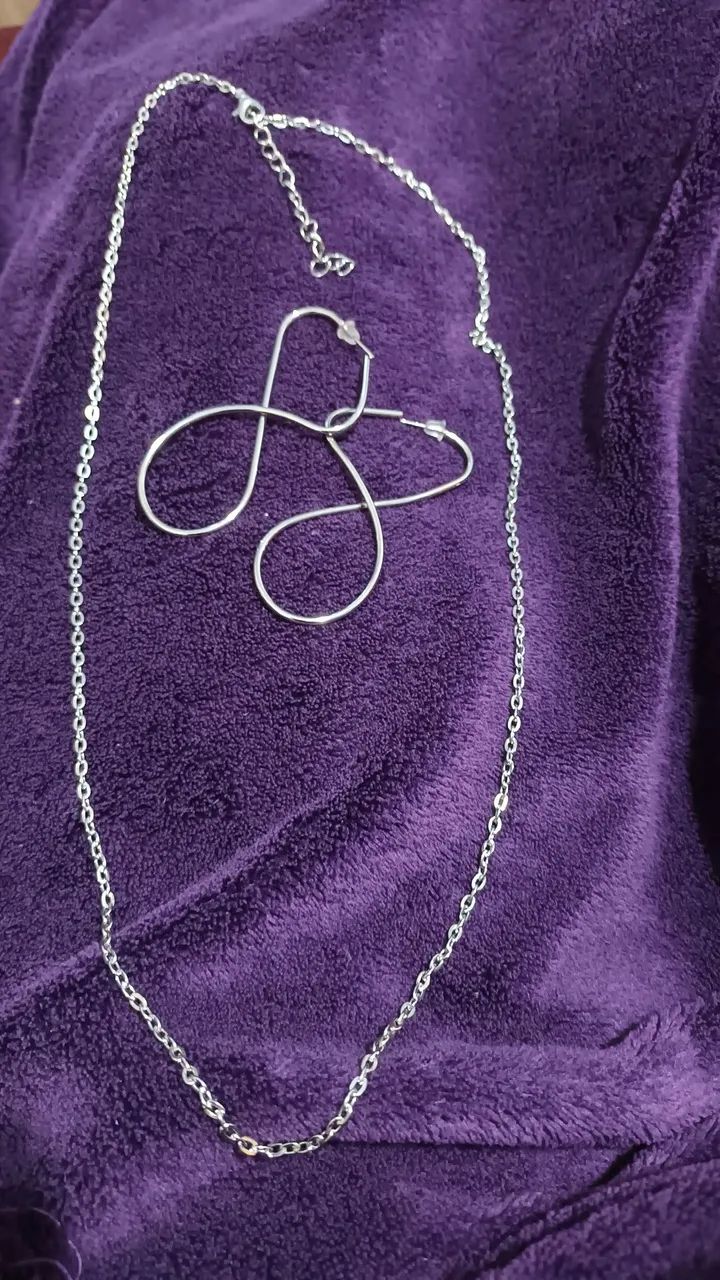 Conjunto de colar e brincos em aço NOVOS! - Foto 2