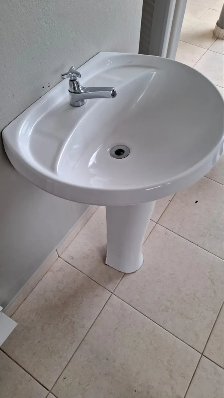 Cuba de Cerâmica com Pedestal - Elegância para seu Banheiro!
