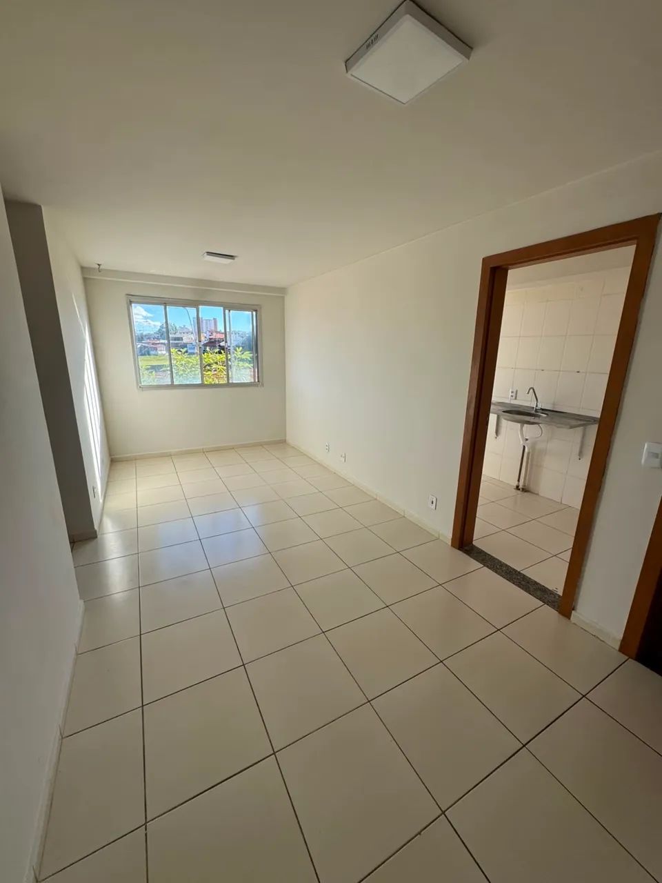 Apartamento de 2 Quartos com Vaga Coberta!