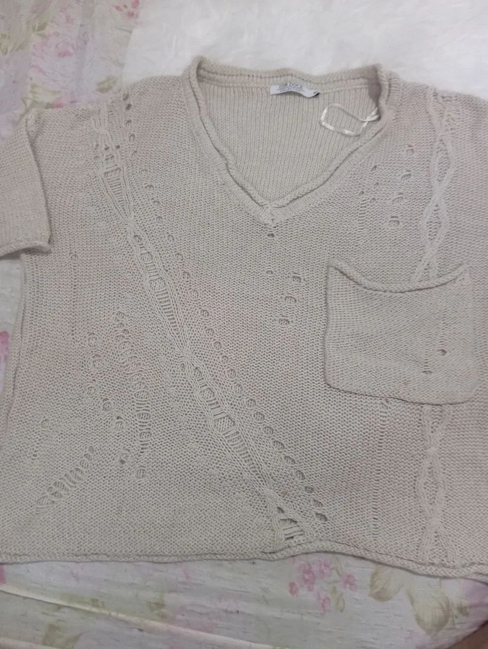 Blusa em linha bege 