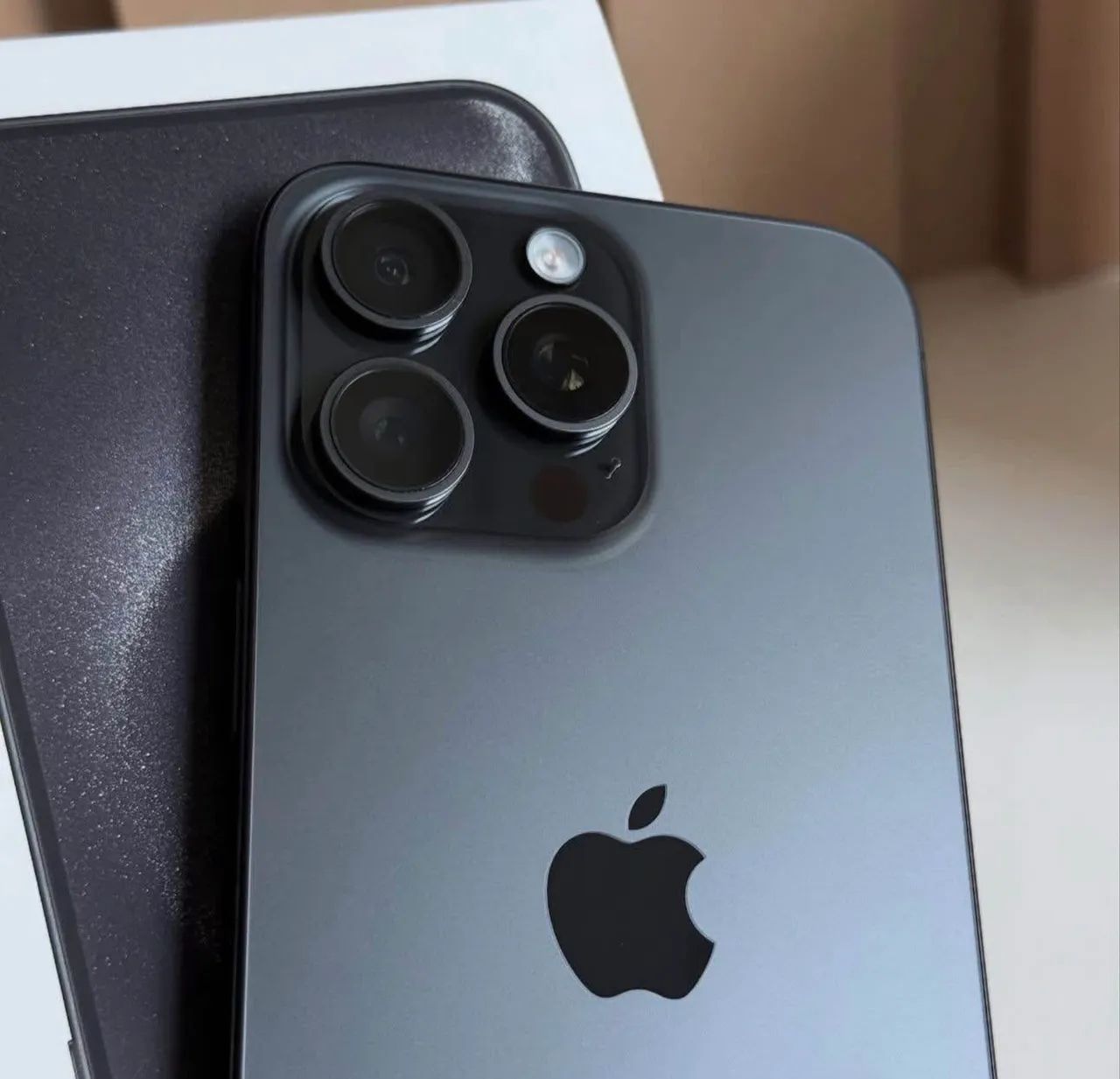 IPhone 15 Pro Max 256 Preto Seminovo  - Foto 4