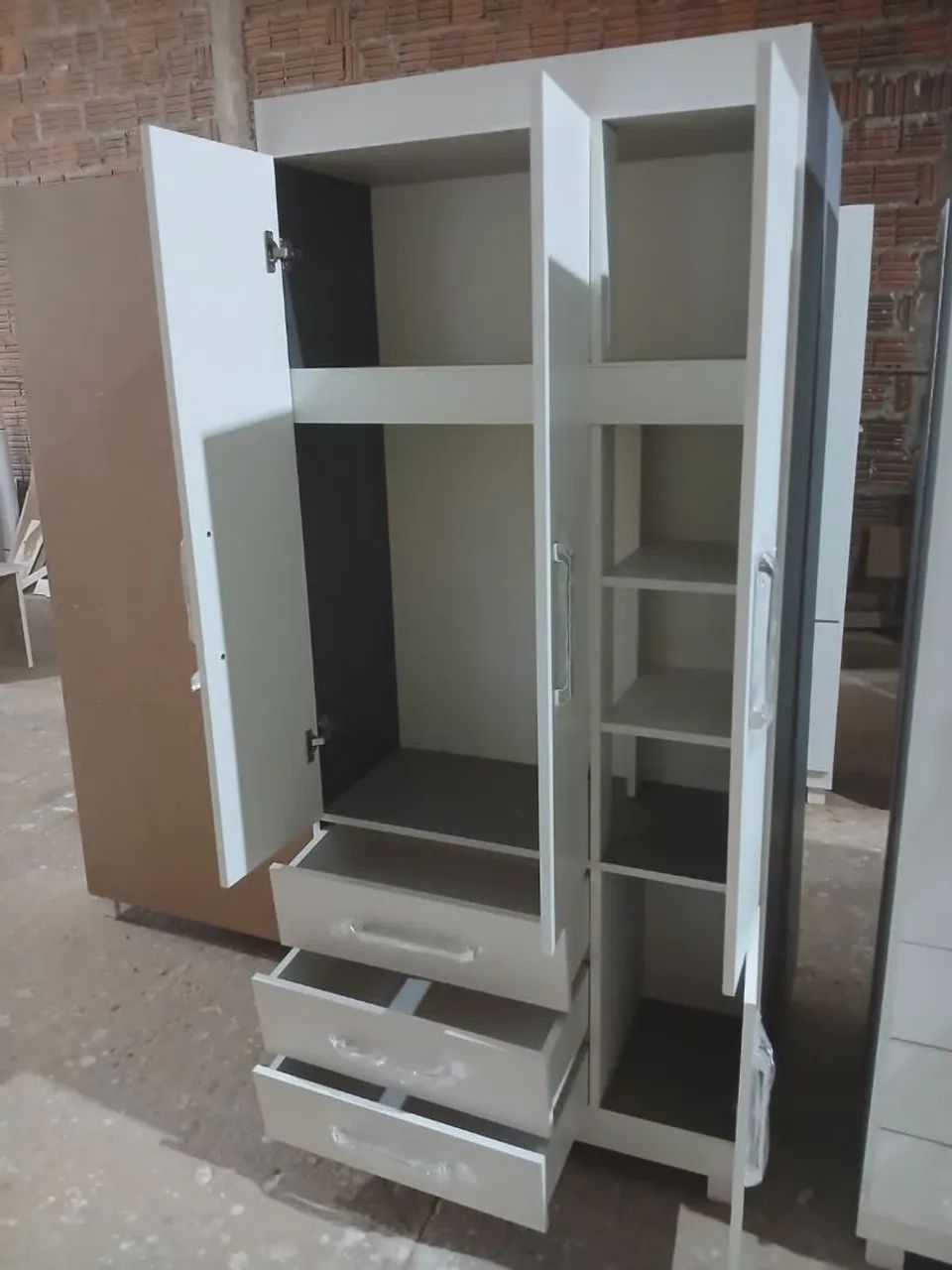 Guarda roupa 3 portas  - Foto 3