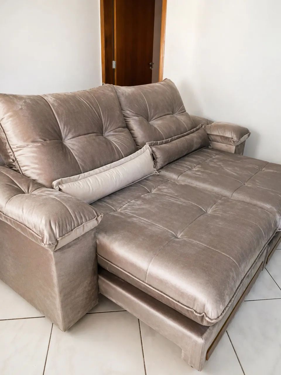 Sofá Retrátil Dubai Alto Padrão NOVO436600674766694400