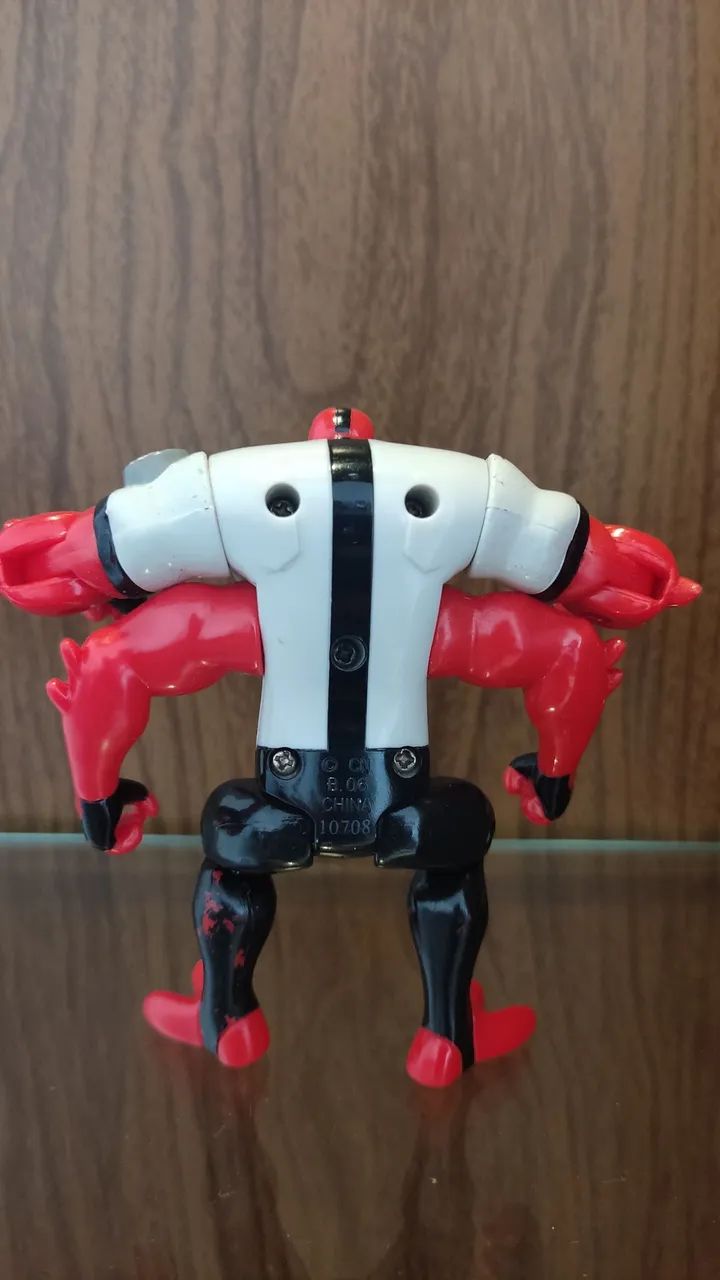 Quatro braços Ben 10 Bandai - Foto 2