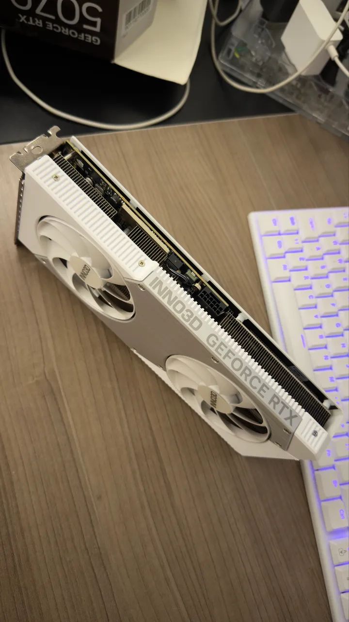 GeForce RTX 5070 INNO3D 12Gb - Foto 4