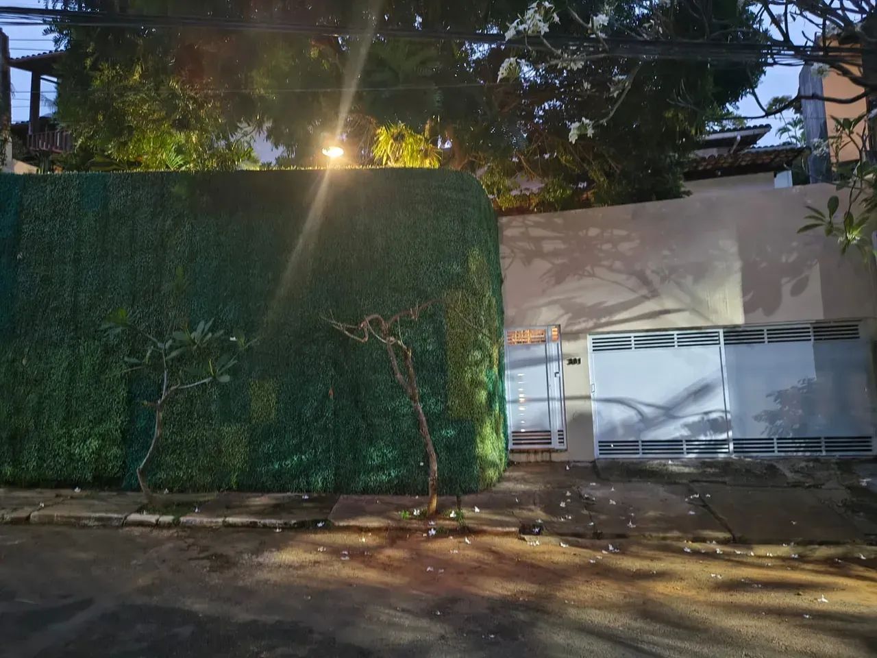 Casa 4/4 sendo uma suíte - Rio Vermelho