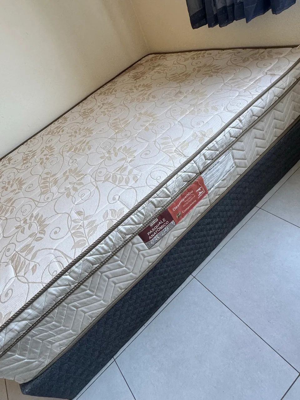 Box e colchão 