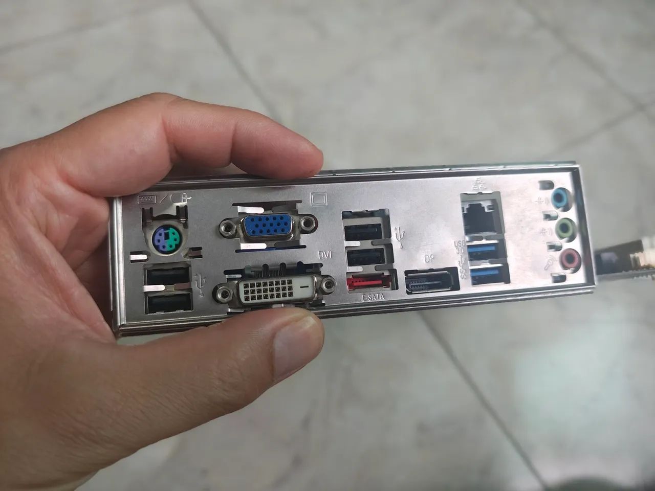 Kit para Pc computador Intel 1155 H77 i3 e 8gb de ram - Foto 2