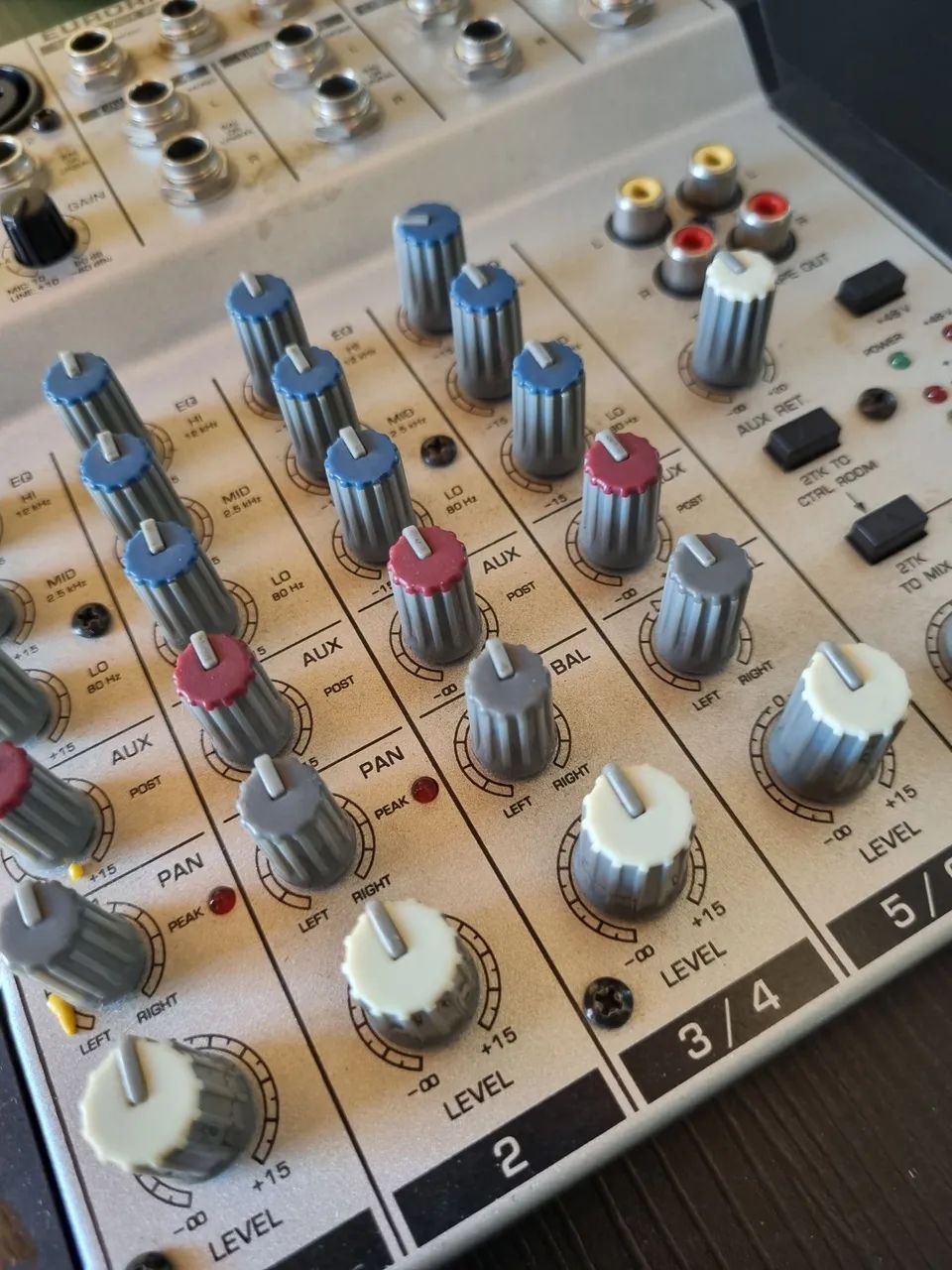 Mesa de Som Behringer Eurorack MX 602A. - Foto 2