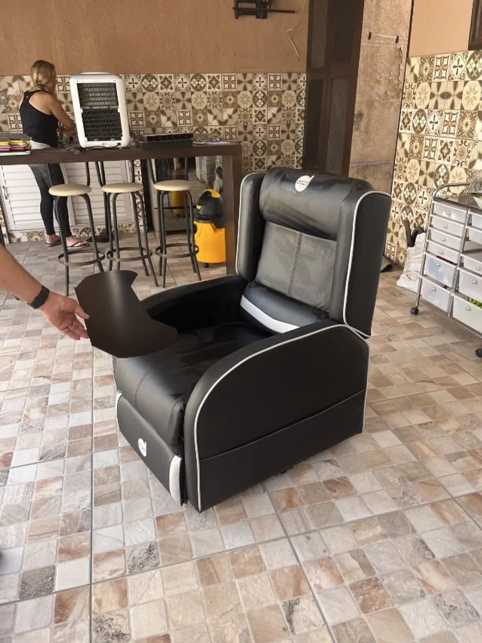 Poltrona gamer Reclinável, com apoio lateral - Foto 2