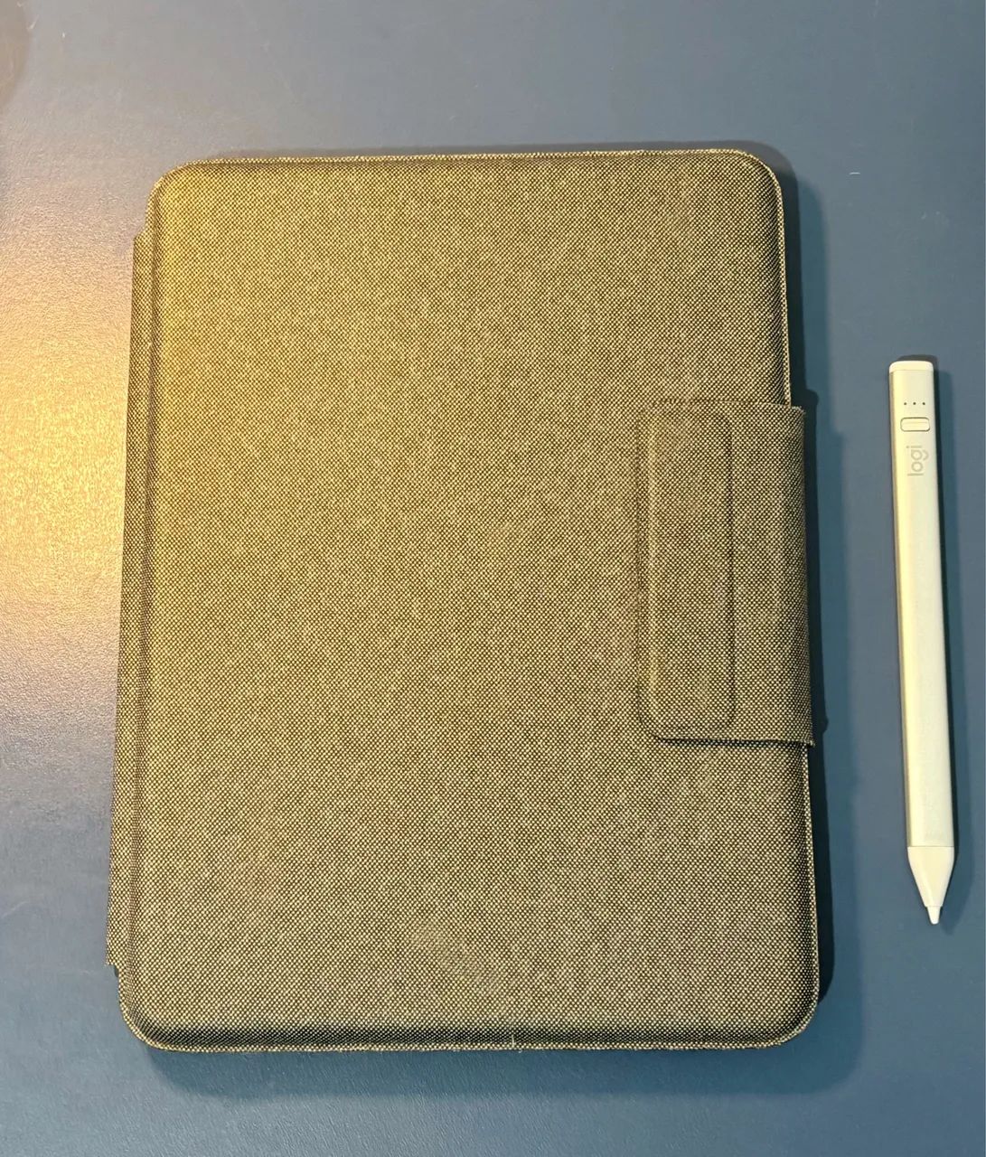 iPad Air M1 (Combo Apple/Logitech) - Foto 3