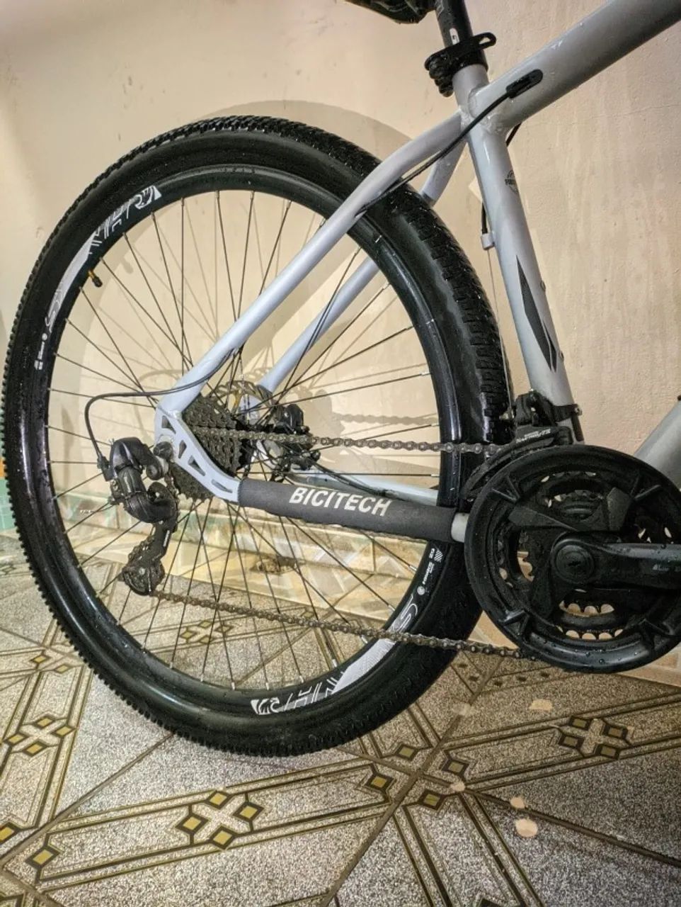 Bike First Aro 29 com Marchas - Excelente Estado - Foto 4
