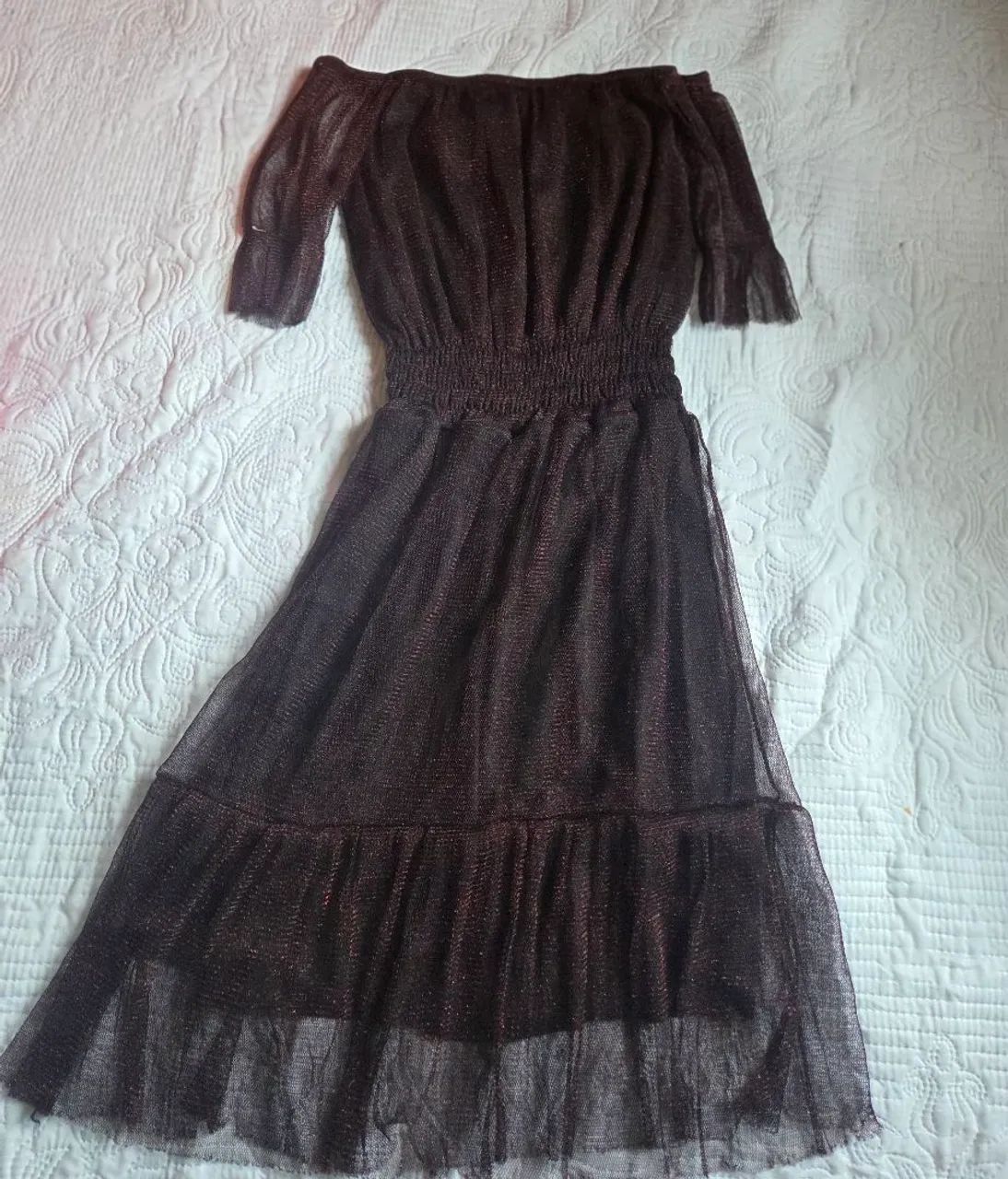 Vestido preto de tule com brilho