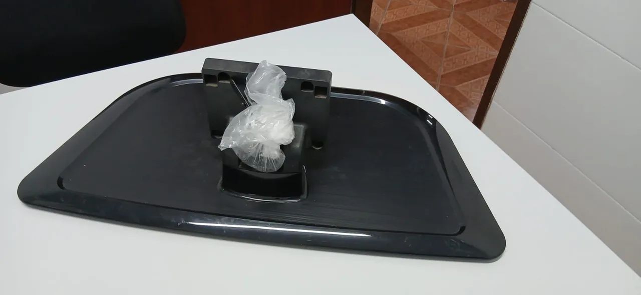 TV LG com base, sem controle - Foto 4