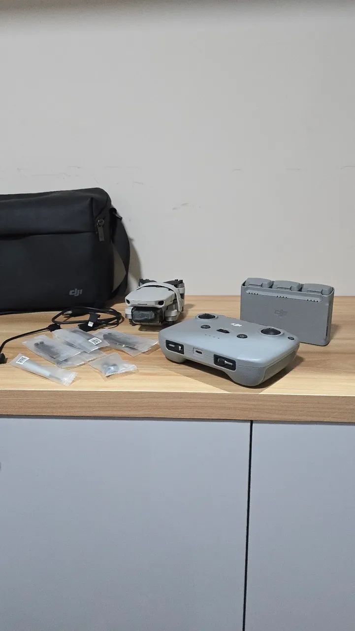 Drone DJI MINI 2 COM COMBO FLY MORE420252223674132481