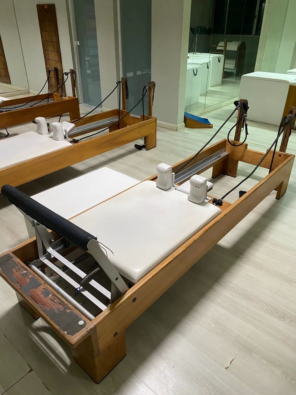 Reformer da Physiopilates com caixa e fly moon do reformer - Academia e ...