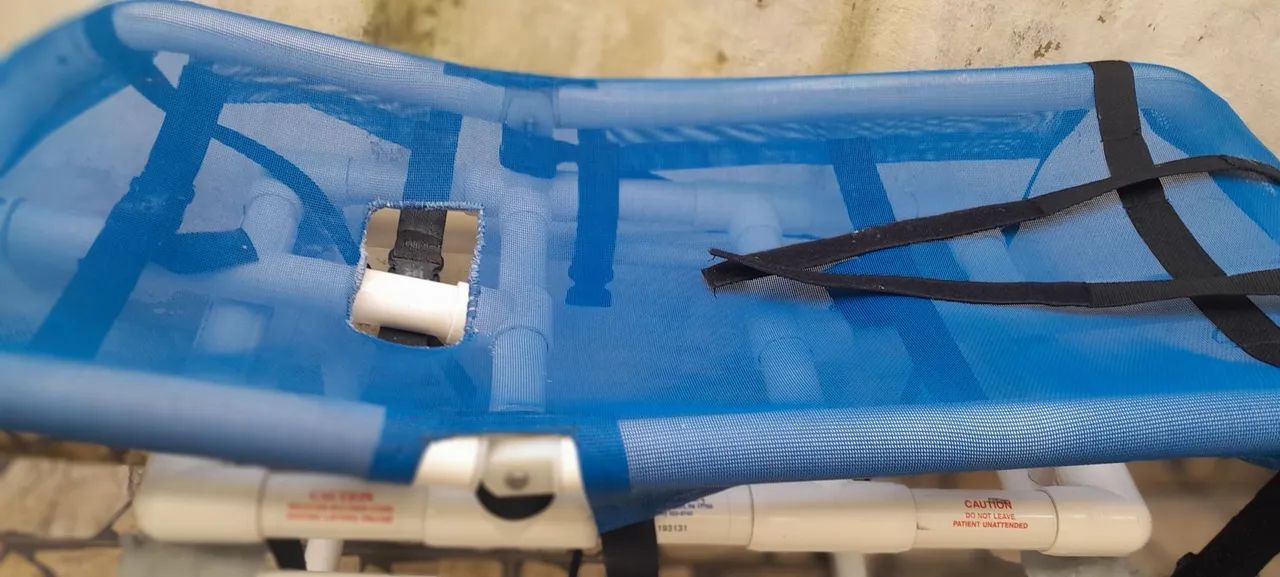 Cadeira de banho em PVC para deficientes  - Foto 3