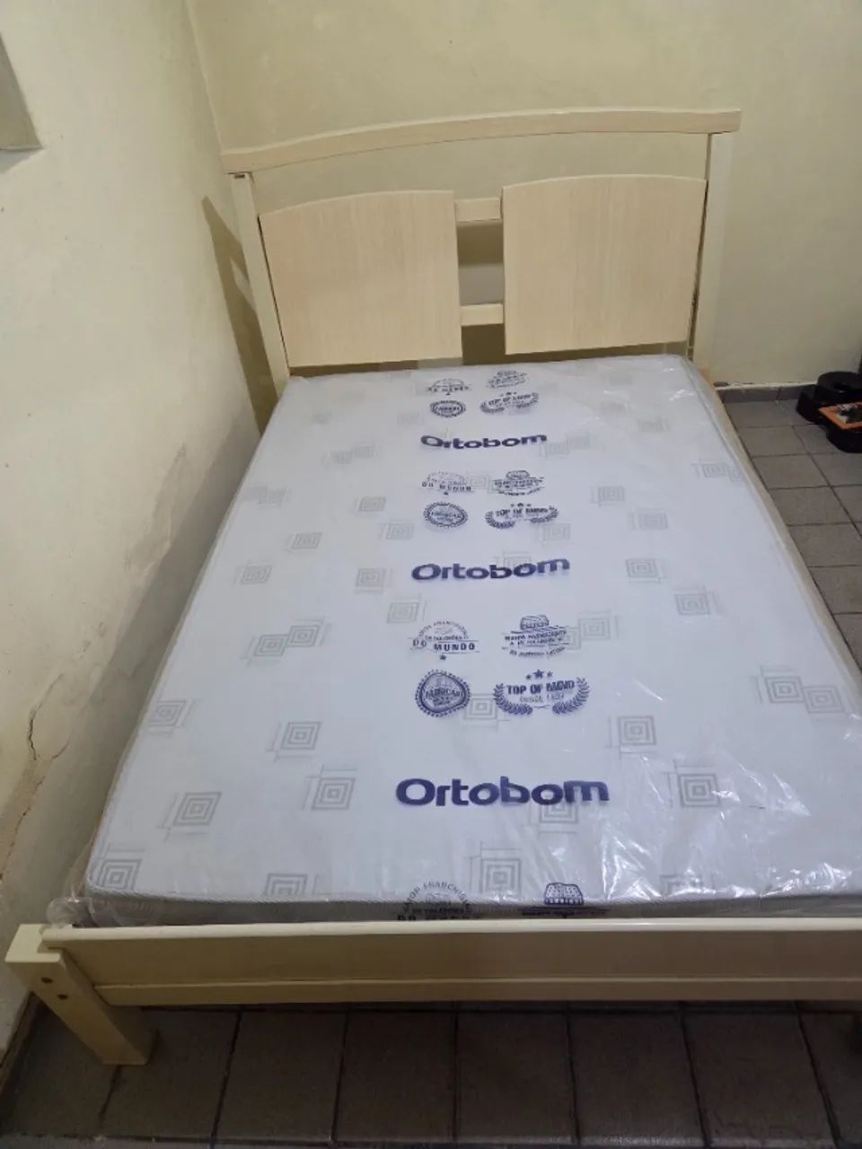 Cama de Casal com Colchão sem Uso