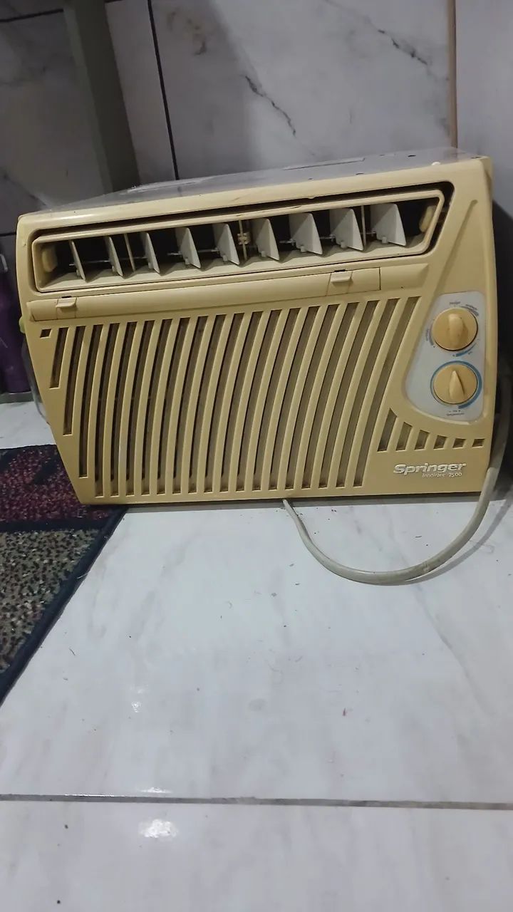 Ar janela 7500 BTus 127w, usado funcionando perfeitamente. 
