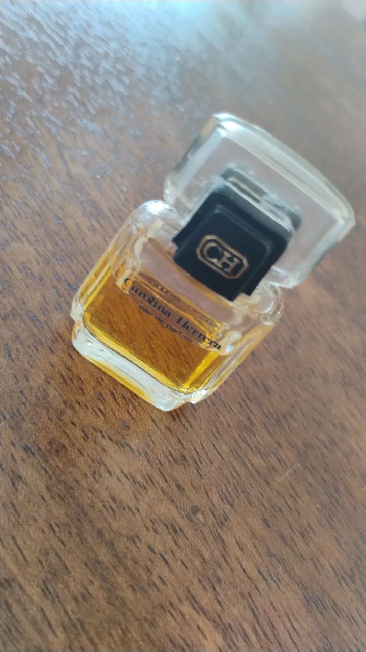 Miniatura perfumes importados excelente estado - Foto 2