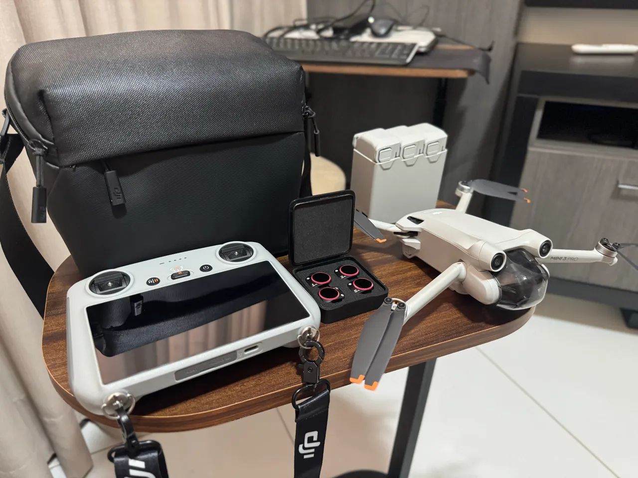 Drone DJI Mini 3 pro + controle tela e acessórios - Foto 4