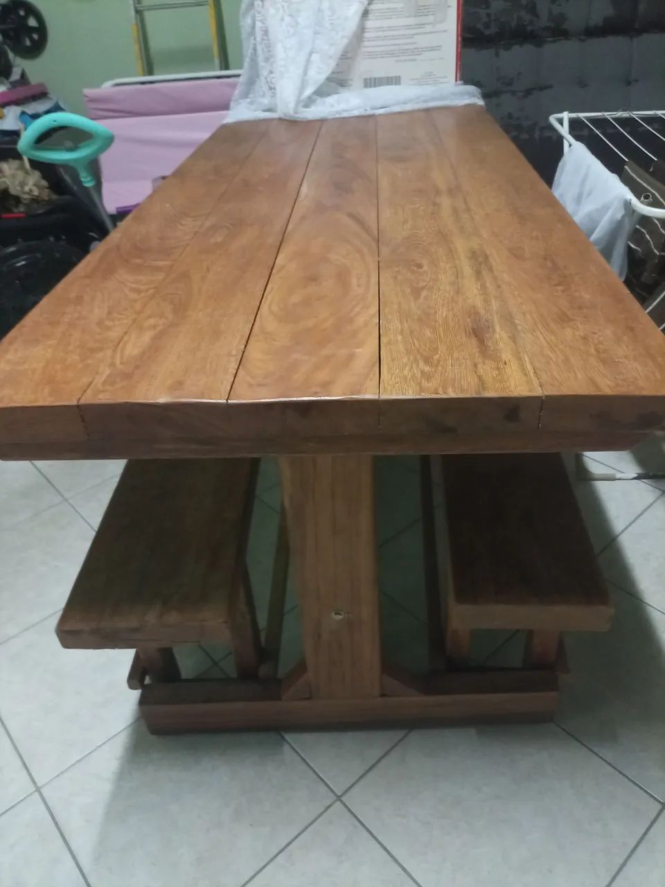 Mesa maciça 2.200x82 com 2 bancos - Foto 2