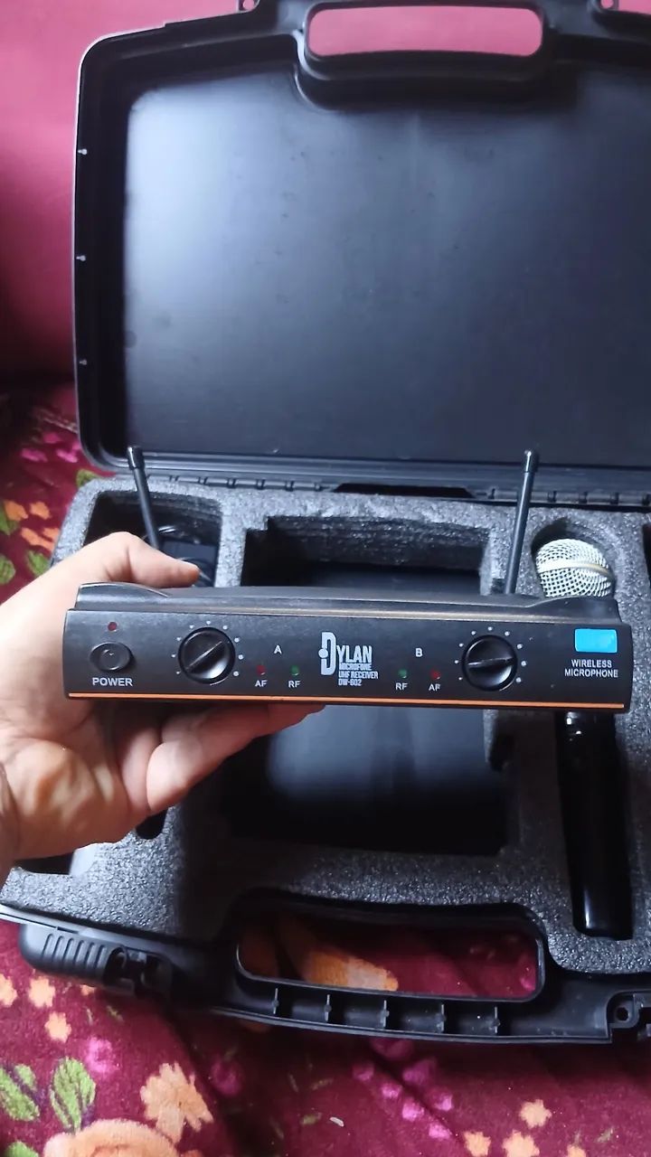 Microfone sem fio Semi Novo Dilan Dw 602 - Foto 2